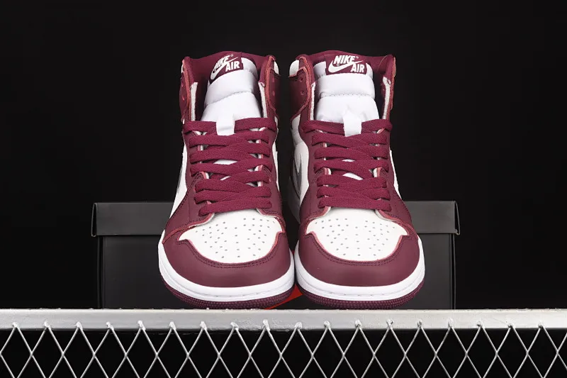 All categories Air Jordan Jordan series basketball shoes Air Jordan 1 High pure original version Air Jordan 1 Retro High OG "Bordeaux" AJ1 Joe 1 Bordeaux burgundy high-top basketball shoes 555088-611